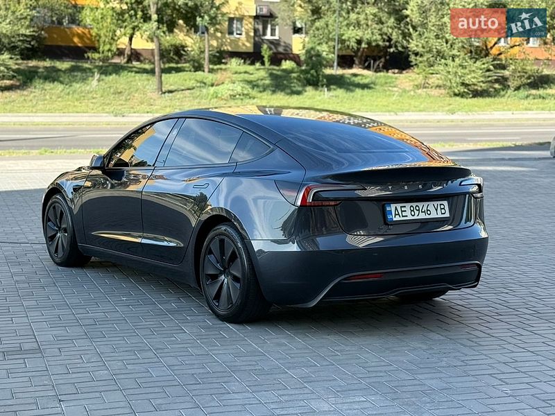 Седан Tesla Model 3 2024 в Днепре