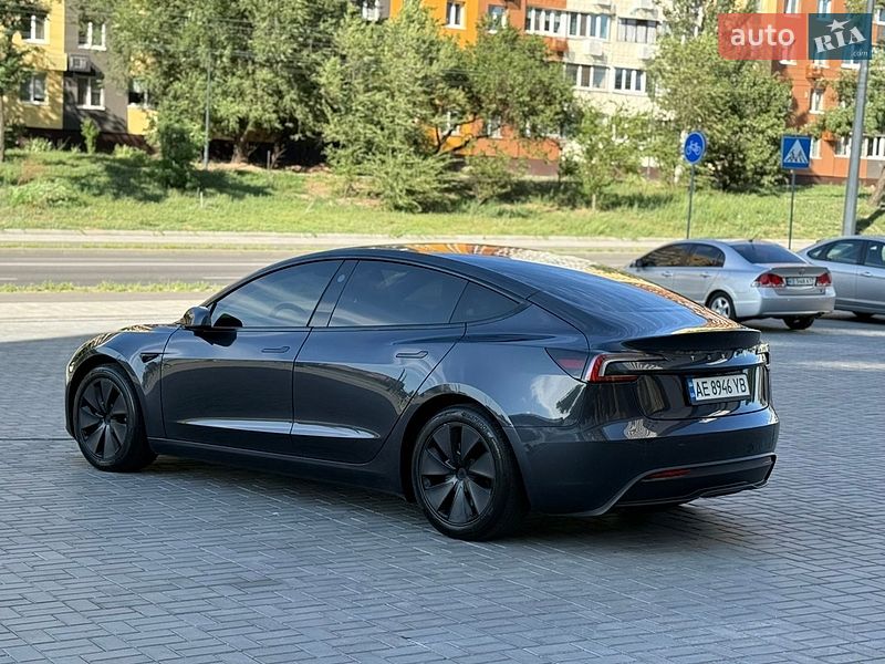 Седан Tesla Model 3 2024 в Днепре