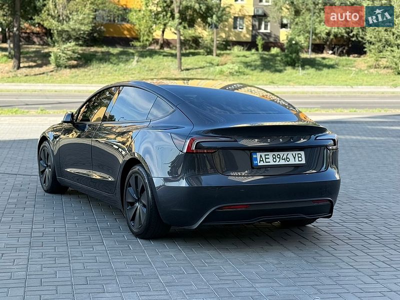 Седан Tesla Model 3 2024 в Днепре