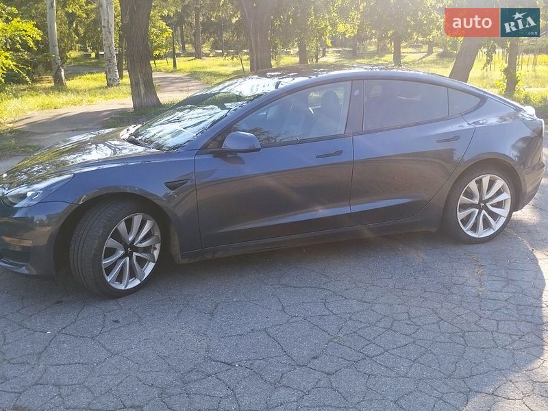 Седан Tesla Model 3 2022 в Кривому Розі