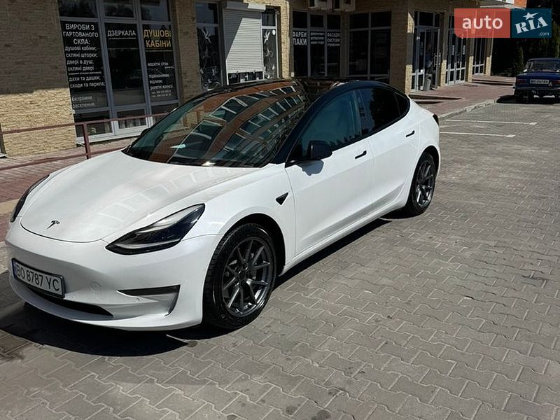Седан Tesla Model 3 2022 в Тернополе