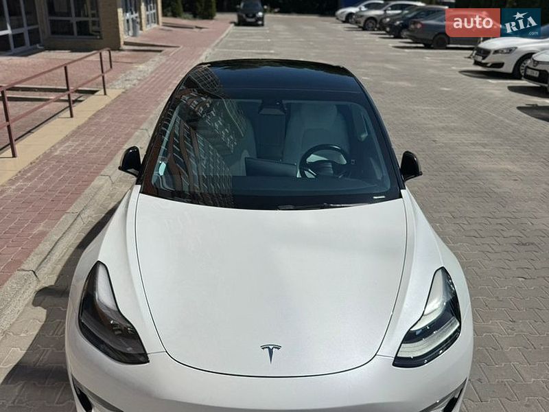 Седан Tesla Model 3 2022 в Тернополе