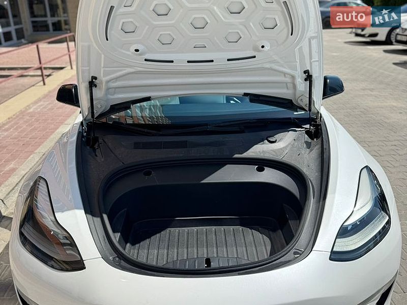 Седан Tesla Model 3 2022 в Тернополе
