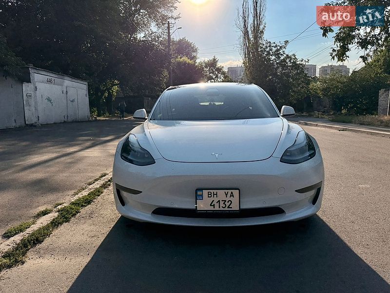 Седан Tesla Model 3 2021 в Одессе