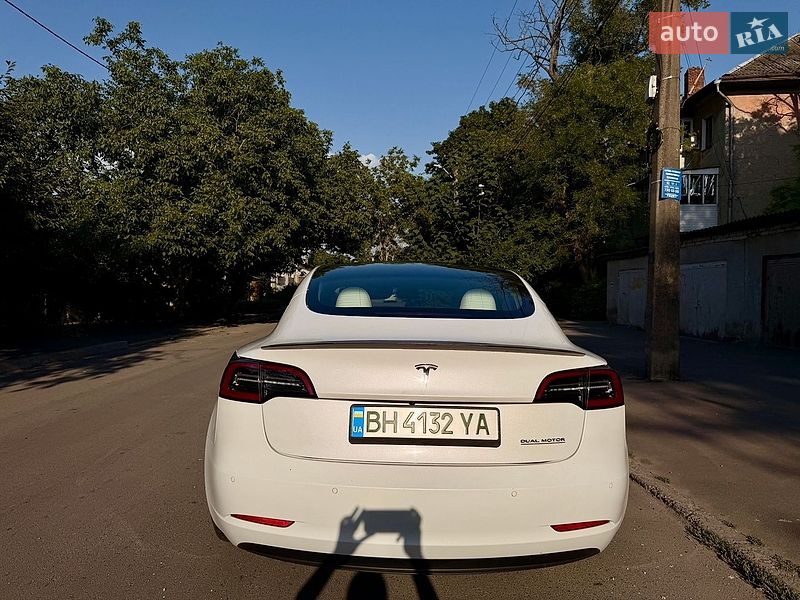 Седан Tesla Model 3 2021 в Одессе