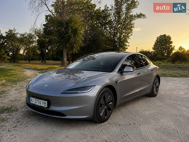 Tesla Model 3 2024