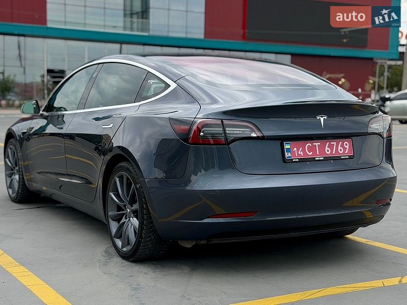 Седан Tesla Model 3 2018 в Тернополе