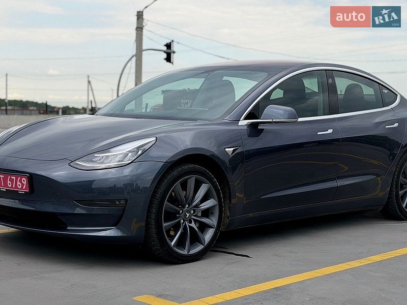 Седан Tesla Model 3 2018 в Тернополе