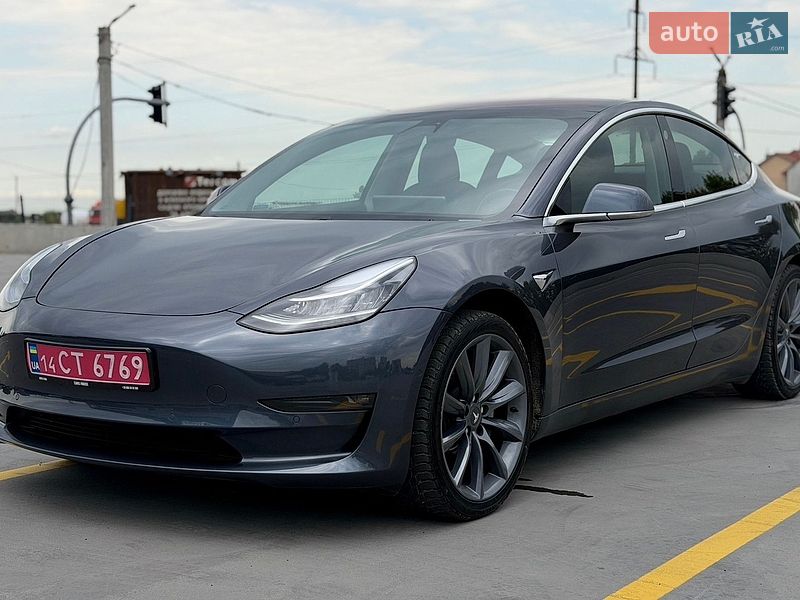 Седан Tesla Model 3 2018 в Тернополе