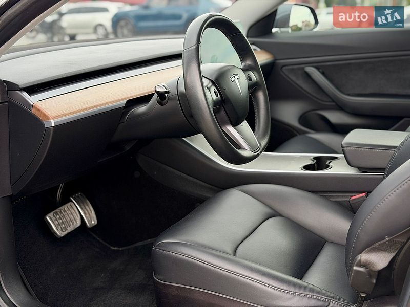 Седан Tesla Model 3 2018 в Тернополе