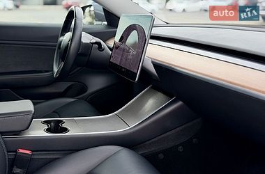 Седан Tesla Model 3 2018 в Тернополе