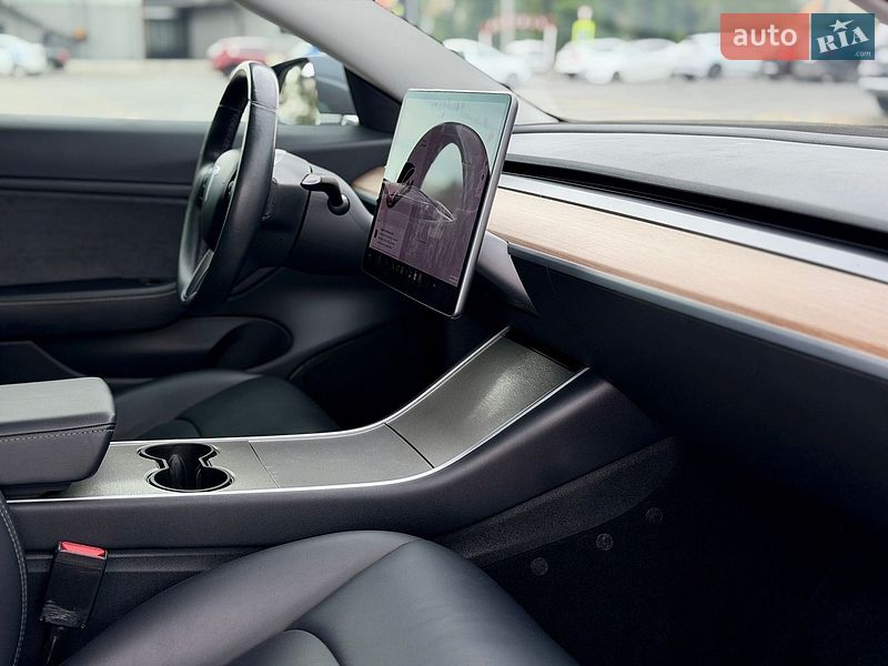 Седан Tesla Model 3 2018 в Тернополе