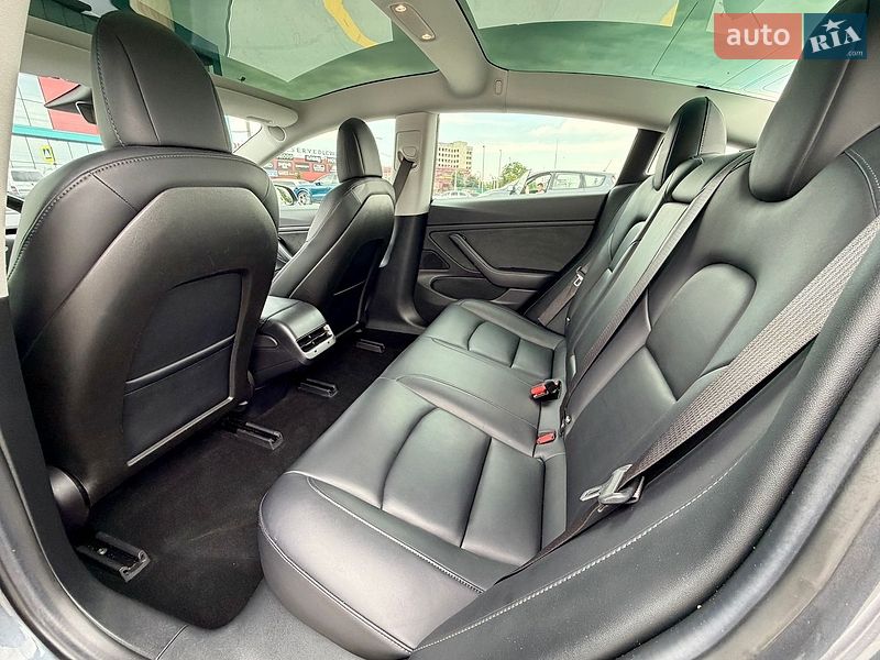 Седан Tesla Model 3 2018 в Тернополе