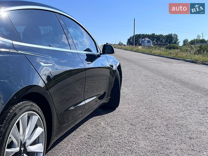 Седан Tesla Model 3 2020 в Дрогобыче