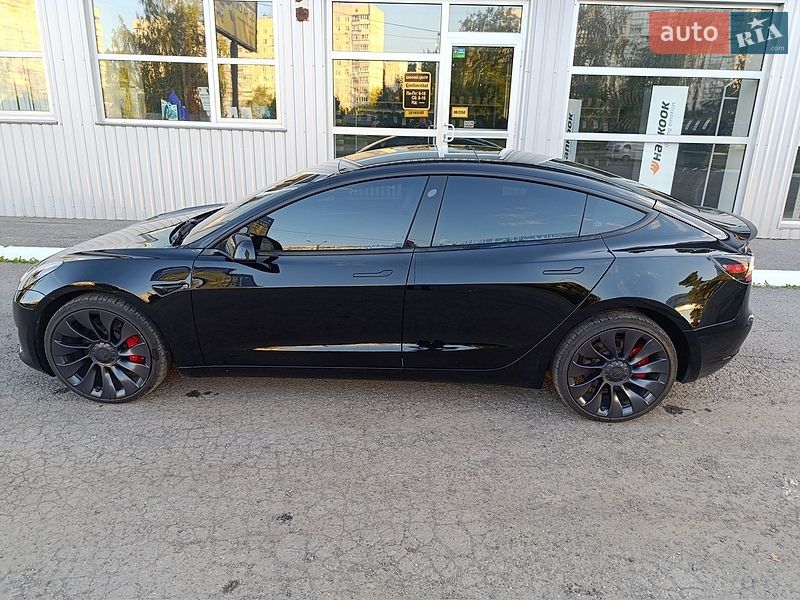 Седан Tesla Model 3 2023 в Харькове