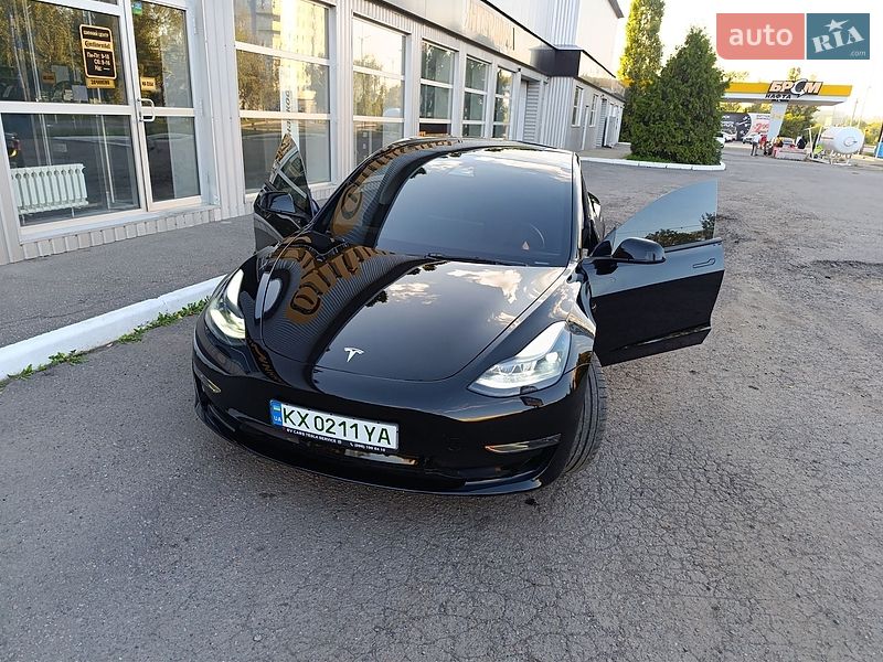 Седан Tesla Model 3 2023 в Харкові