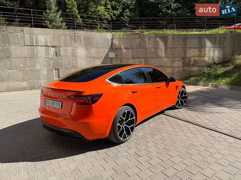 Седан Tesla Model 3 2024 в Хмельницком