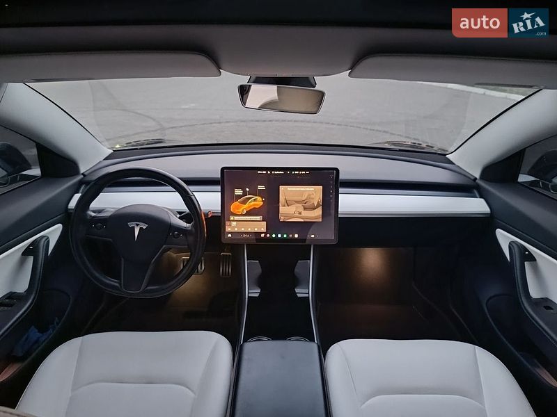 Седан Tesla Model 3 2018 в Рівному