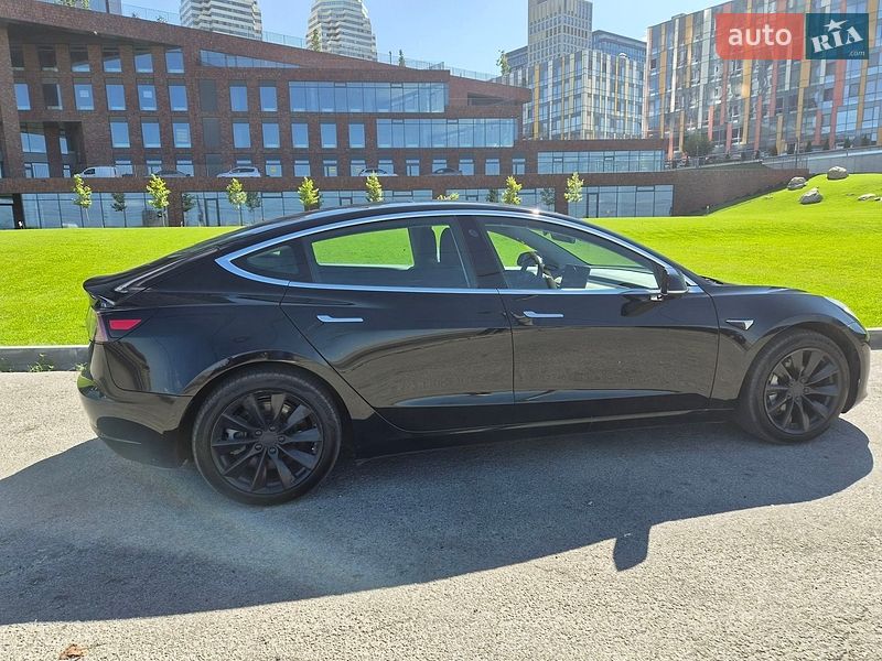 Седан Tesla Model 3 2019 в Дніпрі