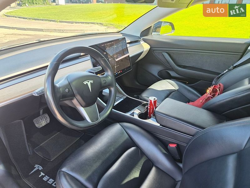 Седан Tesla Model 3 2019 в Дніпрі