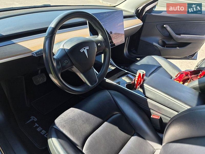 Седан Tesla Model 3 2019 в Дніпрі