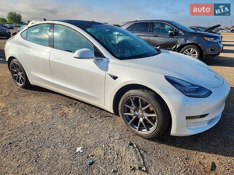 Tesla Model 3 2020