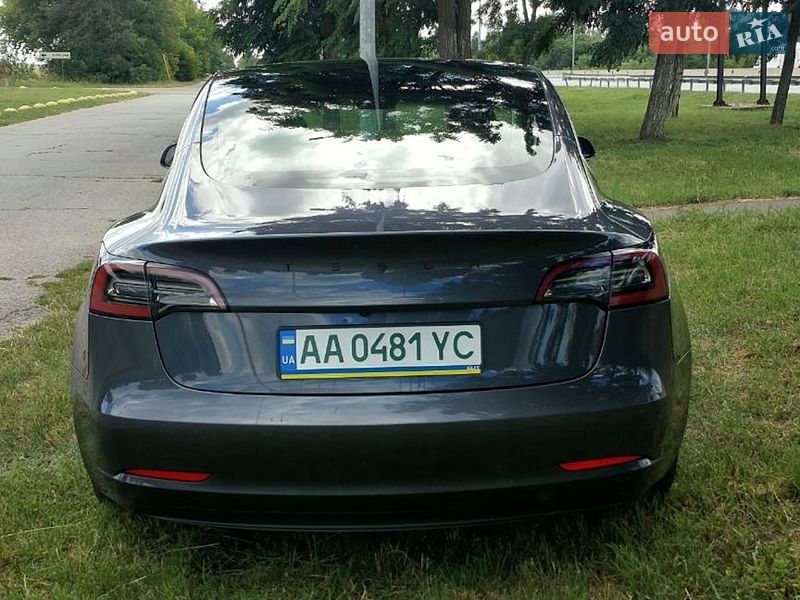 Седан Tesla Model 3 2019 в Киеве