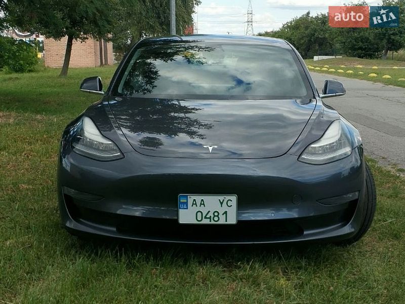 Седан Tesla Model 3 2019 в Киеве