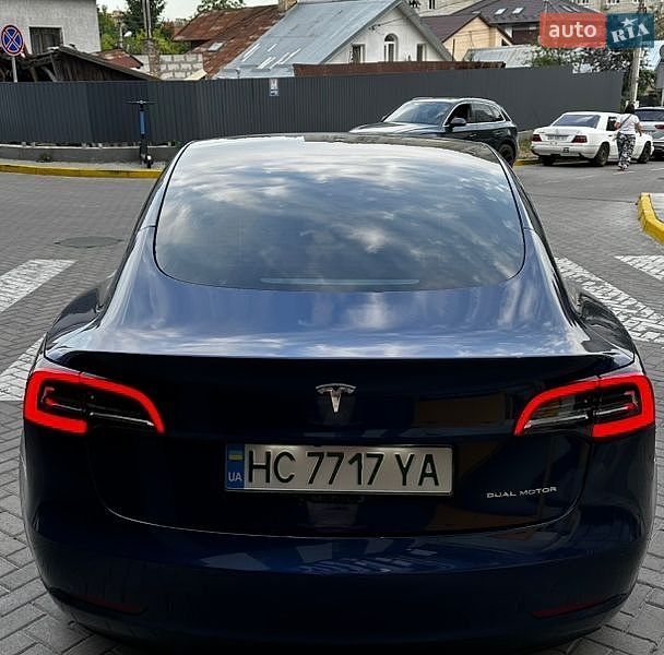 Седан Tesla Model 3 2020 в Львове