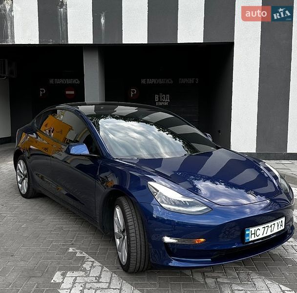 Седан Tesla Model 3 2020 в Львове