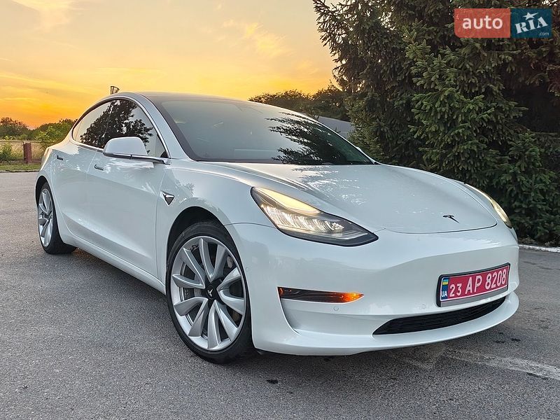 Седан Tesla Model 3 2020 в Житомире