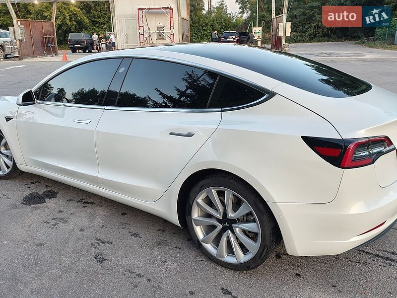 Седан Tesla Model 3 2020 в Житомире