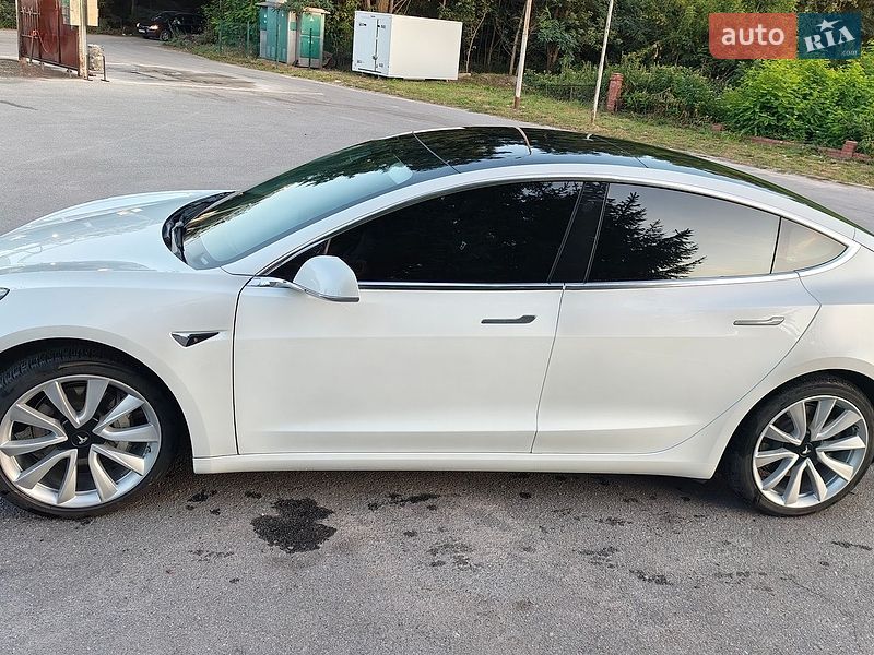 Седан Tesla Model 3 2020 в Житомире