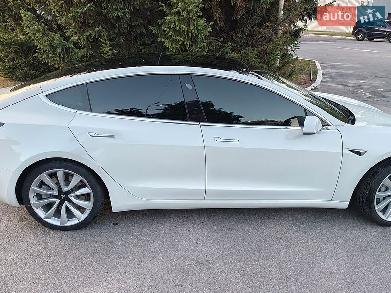 Седан Tesla Model 3 2020 в Житомире