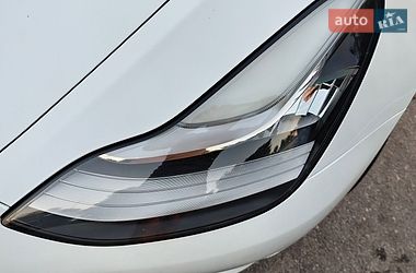 Седан Tesla Model 3 2020 в Житомире