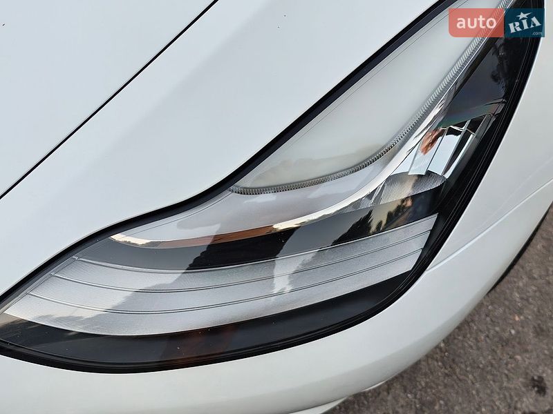 Седан Tesla Model 3 2020 в Житомире