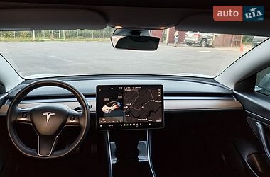 Седан Tesla Model 3 2020 в Житомире