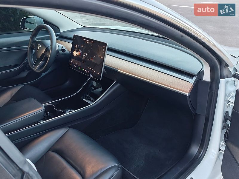 Седан Tesla Model 3 2020 в Киеве фото 14 Седан Tesla Model 3 2020 в Киеве
