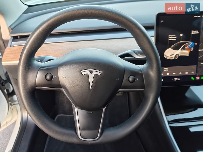 Седан Tesla Model 3 2020 в Житомире
