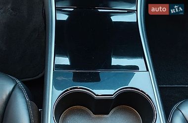 Седан Tesla Model 3 2020 в Житомире