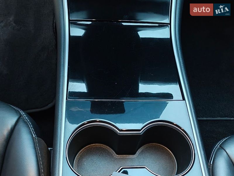 Седан Tesla Model 3 2020 в Житомире