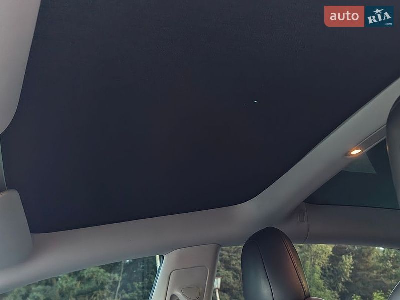 Седан Tesla Model 3 2020 в Житомире