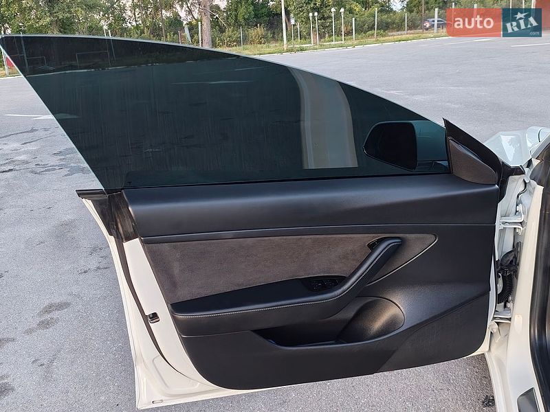 Седан Tesla Model 3 2020 в Житомире