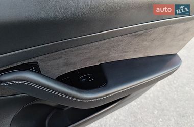 Седан Tesla Model 3 2020 в Житомире