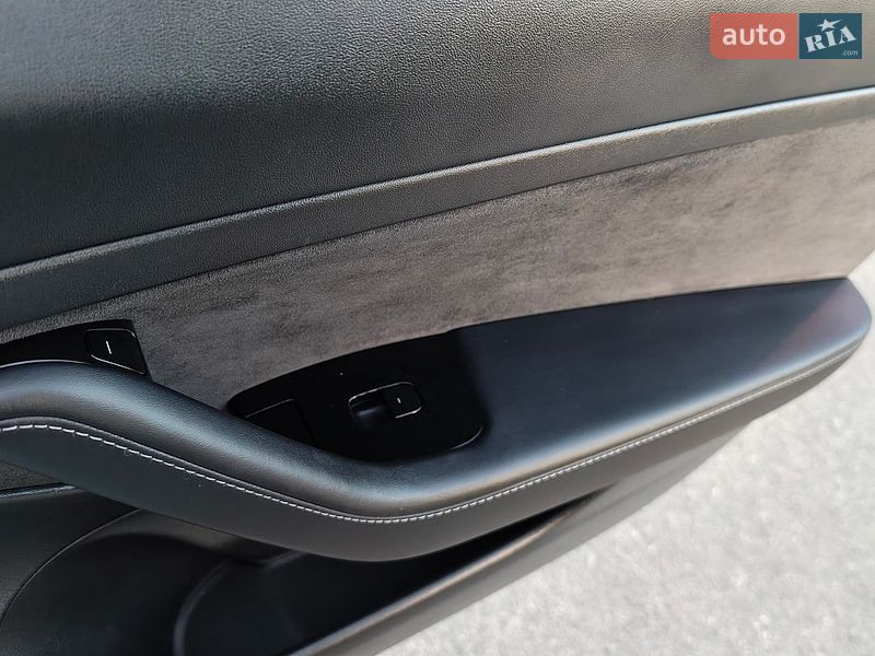 Седан Tesla Model 3 2020 в Житомире