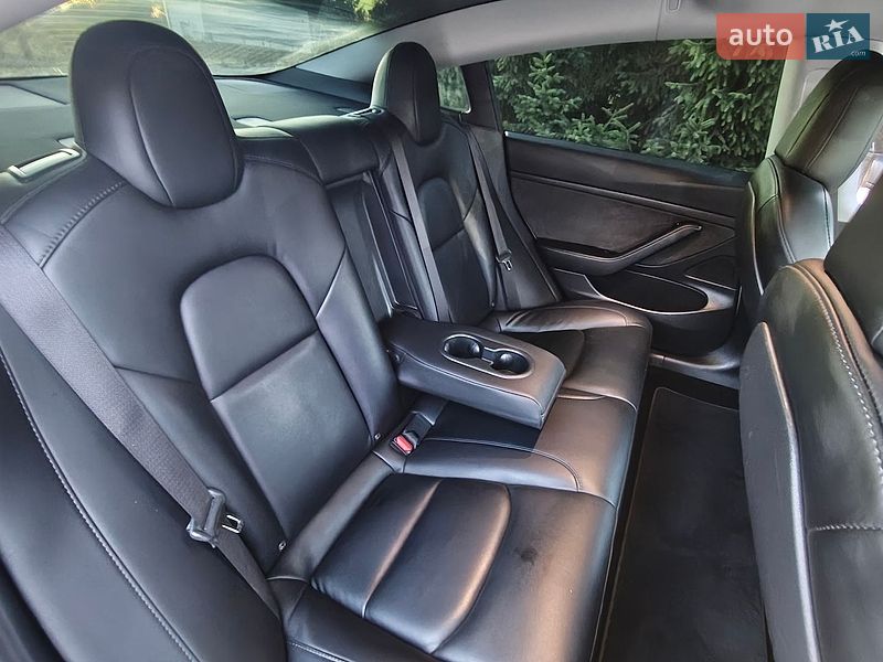 Седан Tesla Model 3 2020 в Житомире