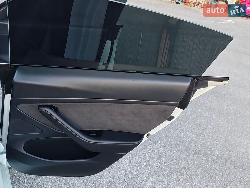 Седан Tesla Model 3 2020 в Житомире