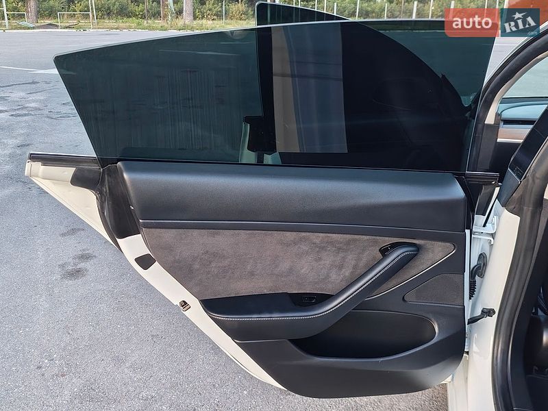 Седан Tesla Model 3 2020 в Житомире