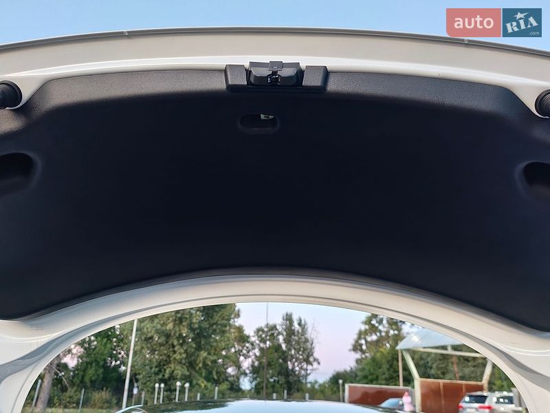 Седан Tesla Model 3 2020 в Житомире