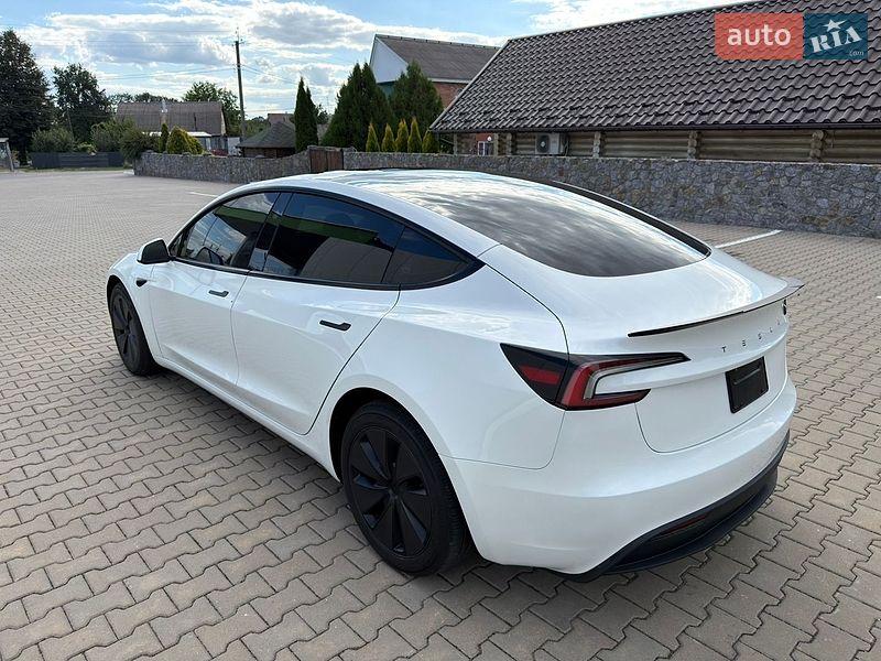 Седан Tesla Model 3 2024 в Вінниці